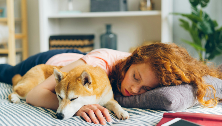 Dormir con tu perro